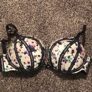 Vs bombshell 34d